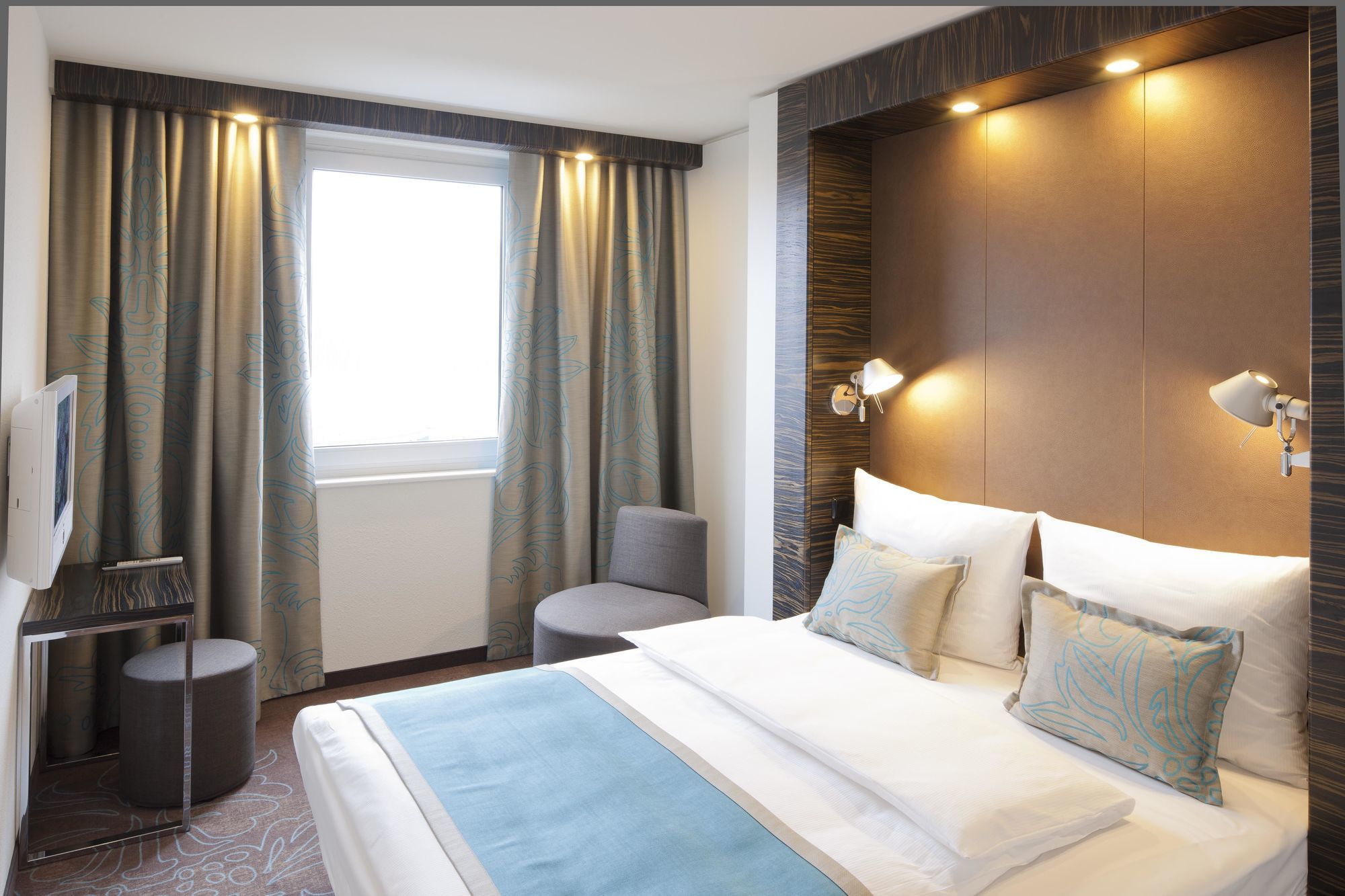 Motel One Frankfurt Messe Frankfurt nad Mohanem Pokoj fotografie